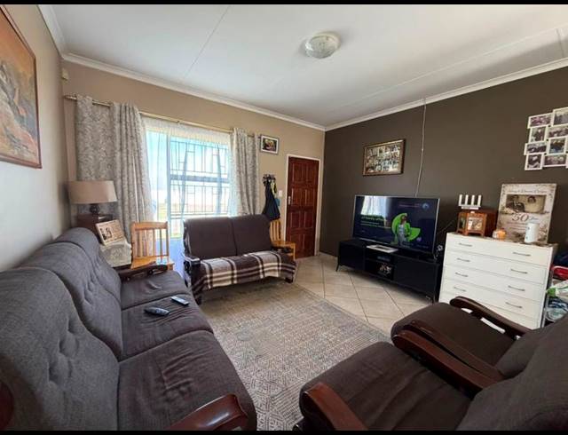 2 BEDROOM TOWNHOUSE FOR SALE IN RIVERSDALE